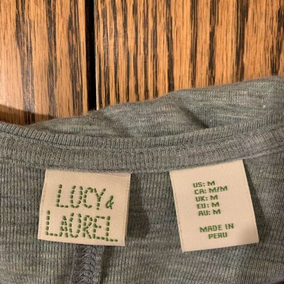 LUCY & LAUREL Sage Green Top size M - Picture 13 of 14